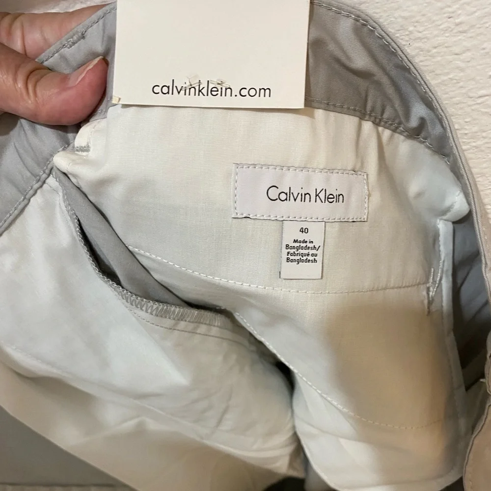 Calvin Klein Jeans Men's Light Gray Flat Front Casual Shorts - 40 - NWOT